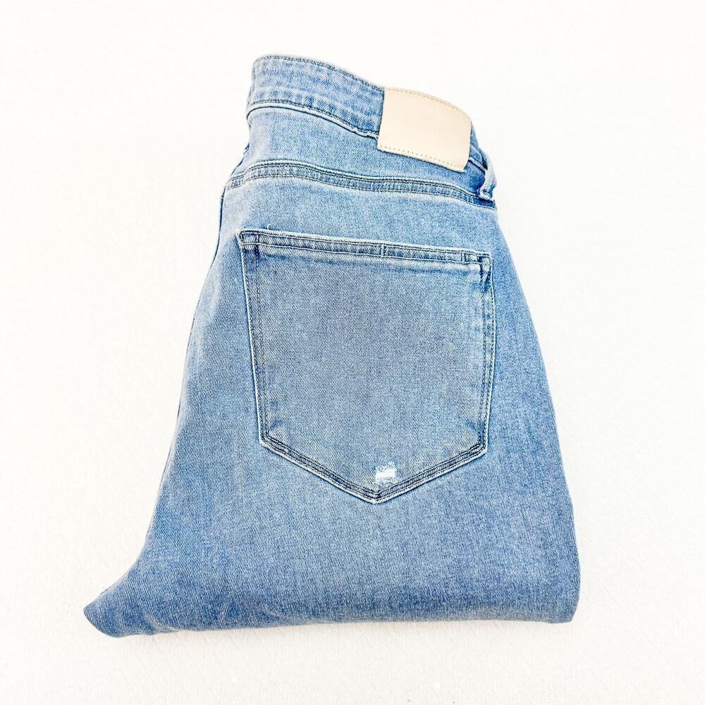 Paige Bombshell Sky Touch Distressed Denim Jeans Light Wash Raw Hem Size 31